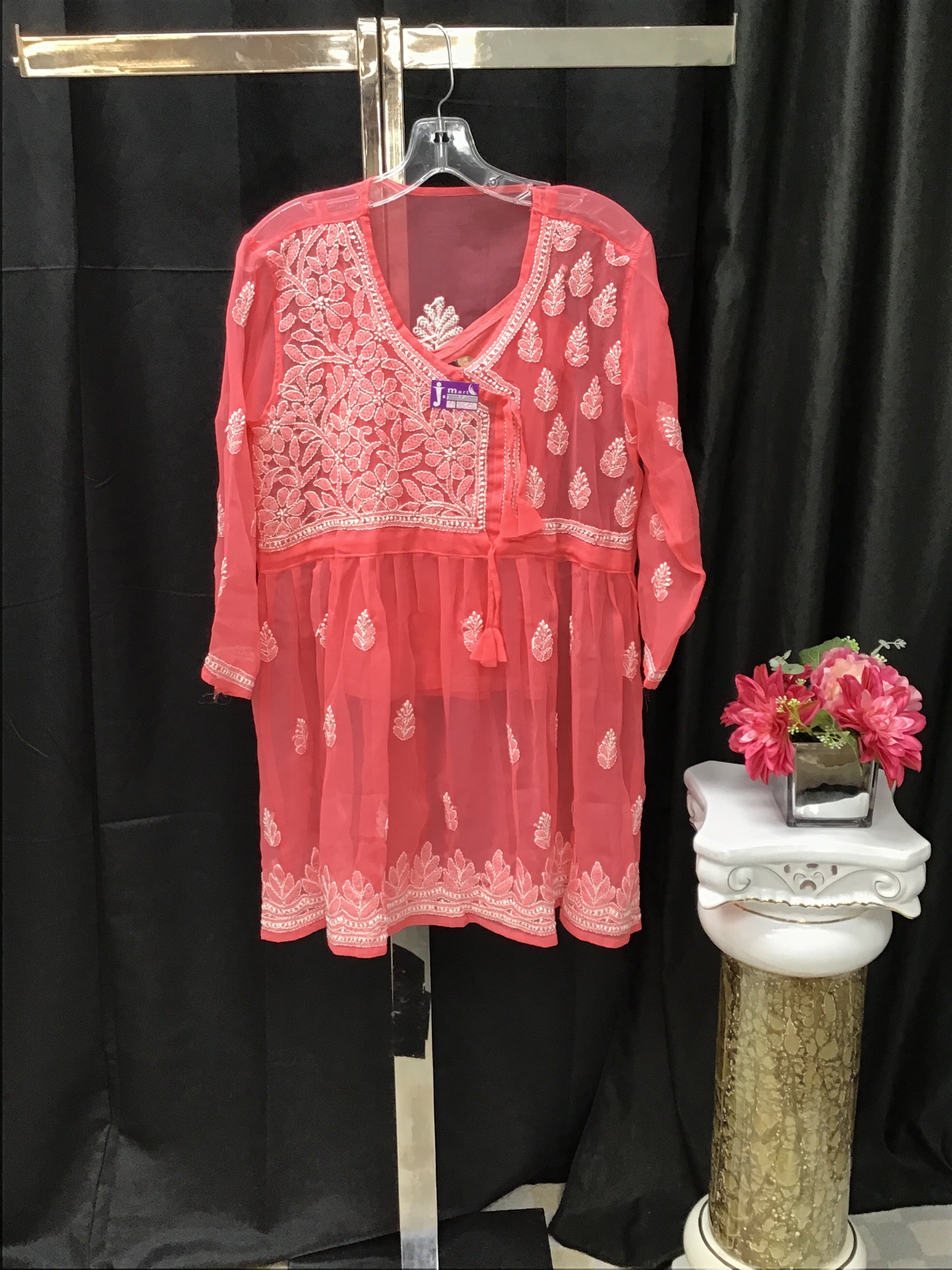 44 / sizeChikankari short top