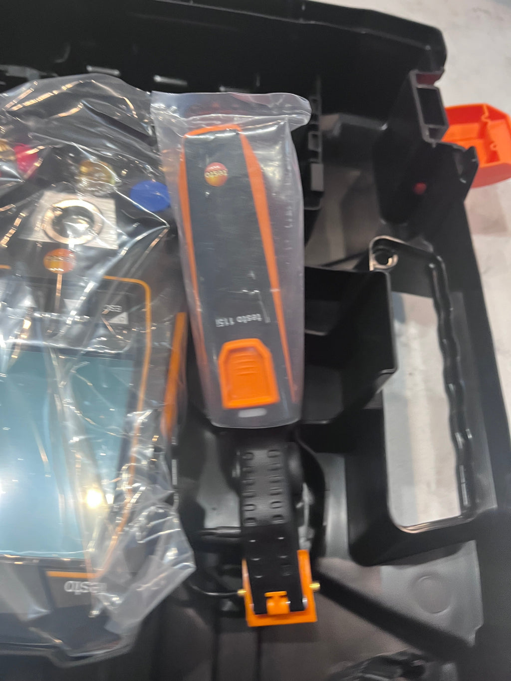 Open Box testo 550s AC Manifold Gauge Set - Manifold Gauges Hvac and Refrigeration - Incl. 2 Wired Temperature Clamp Probes - AC Recharge Kit with sup