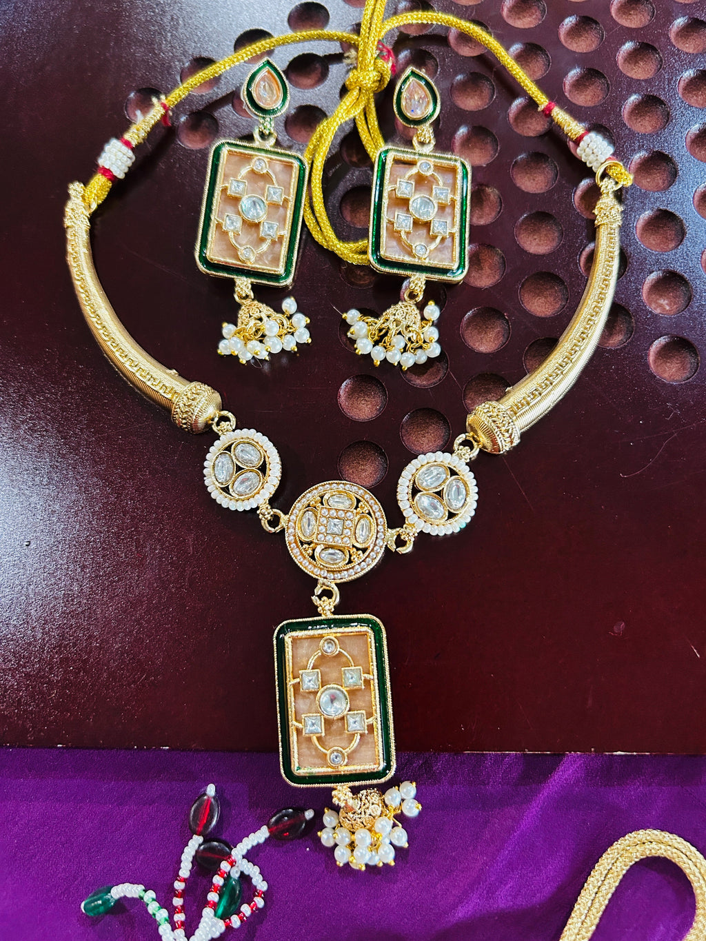 Choker necklace
