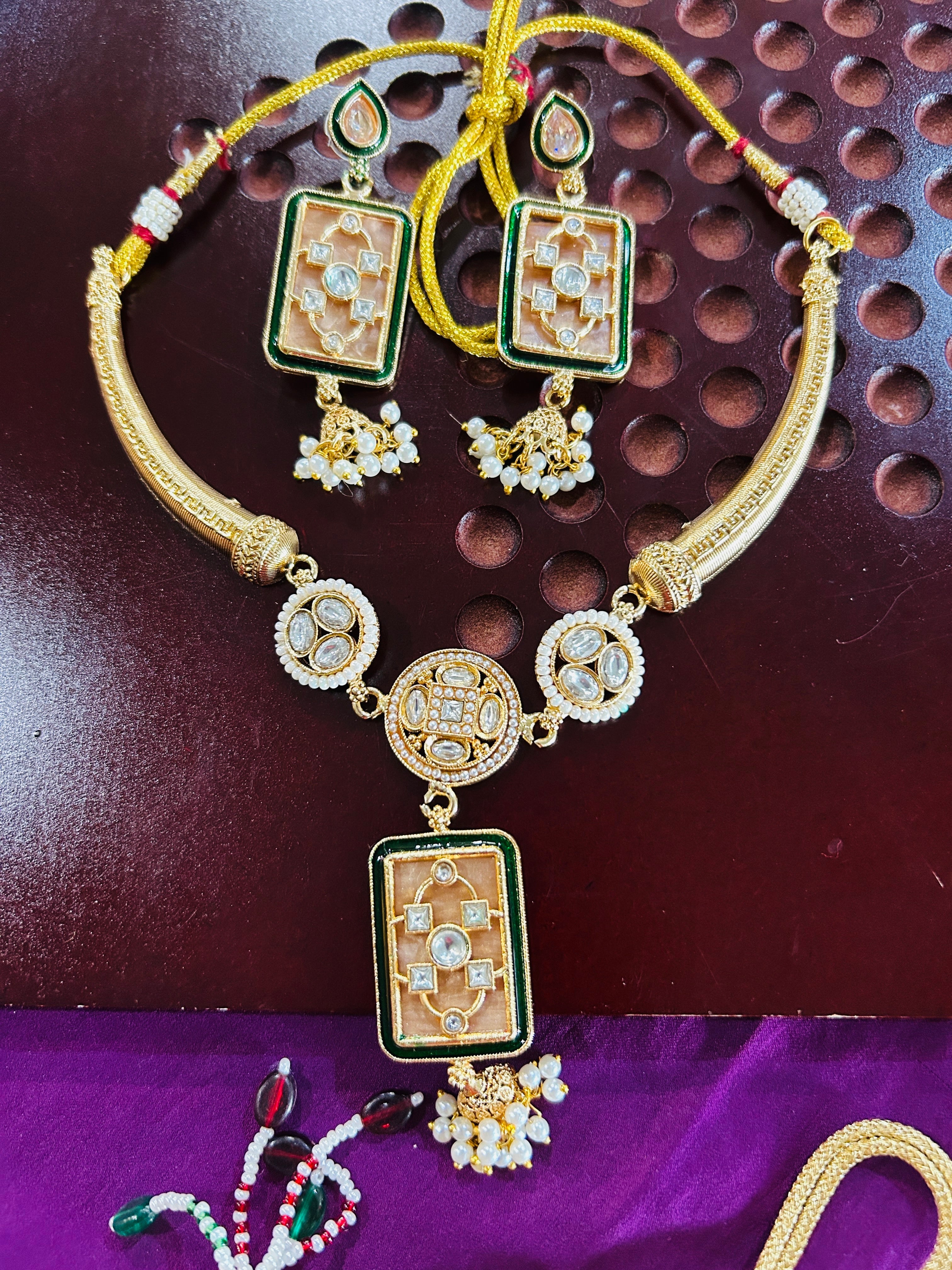 Choker necklace