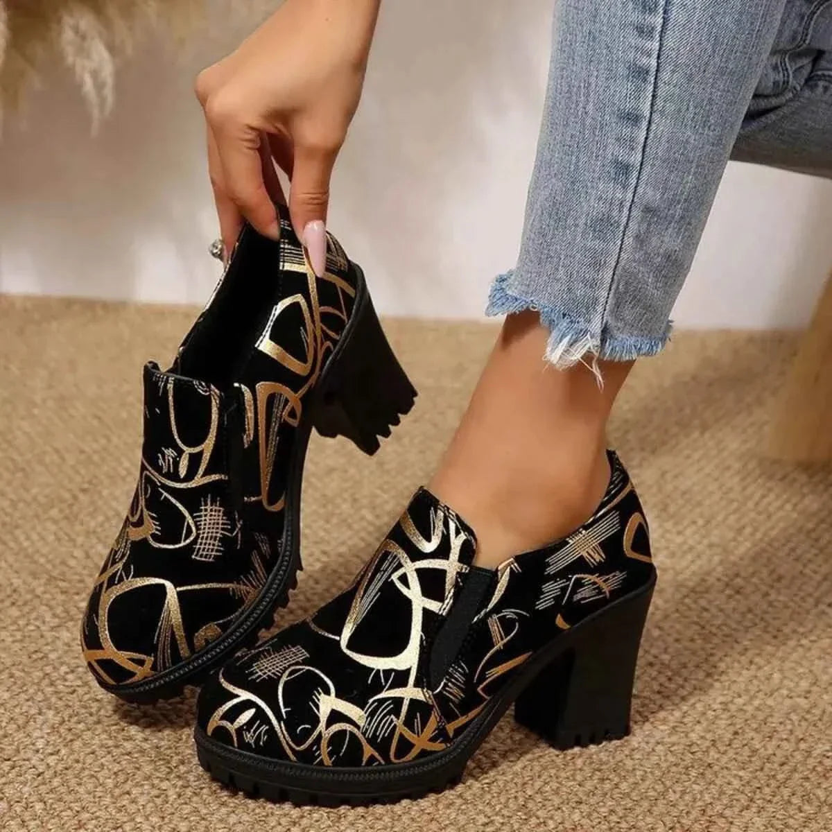 Stylish Round Toe Block : Heels Pumps
