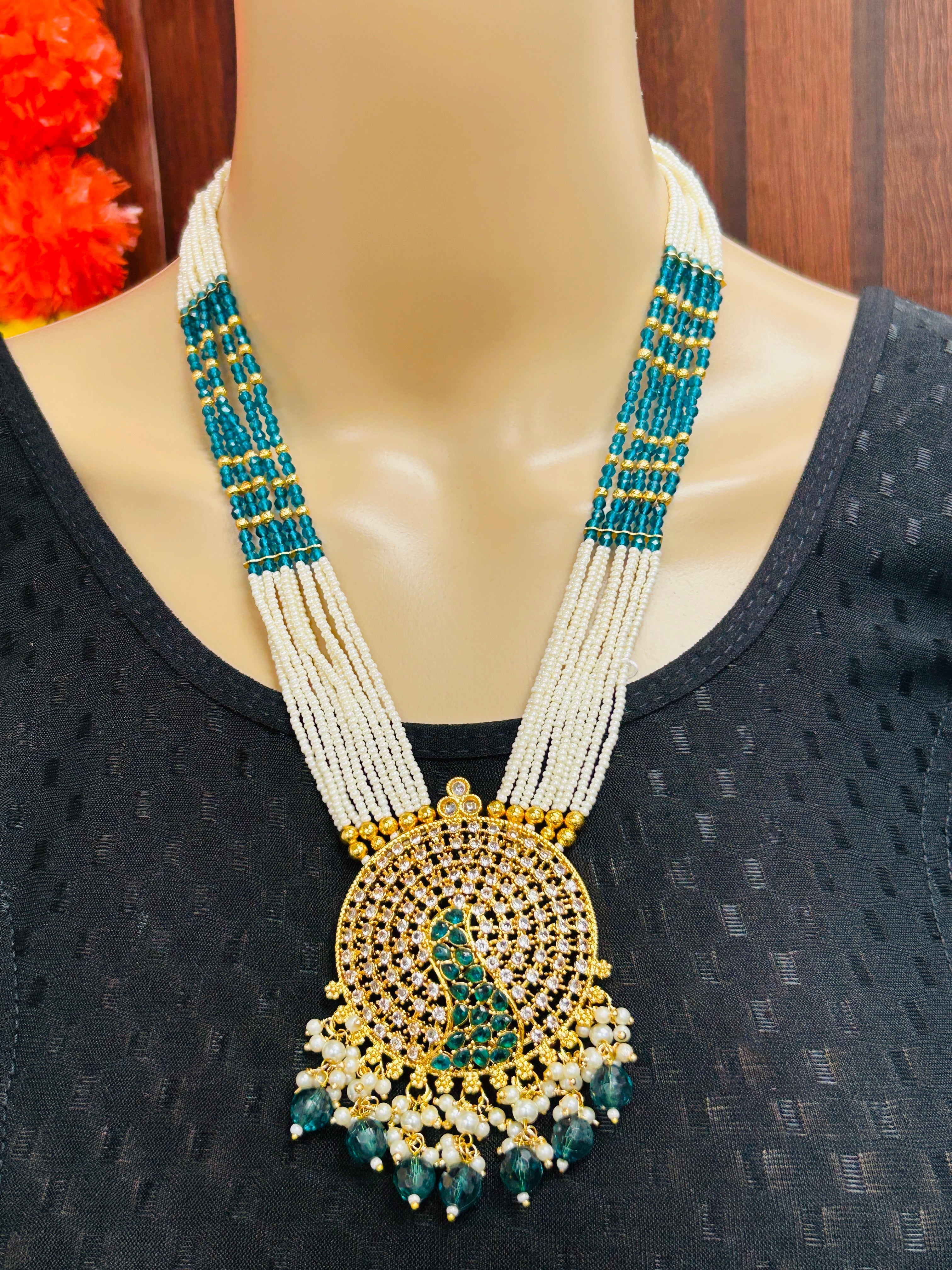 Pendant set with pearl necklace