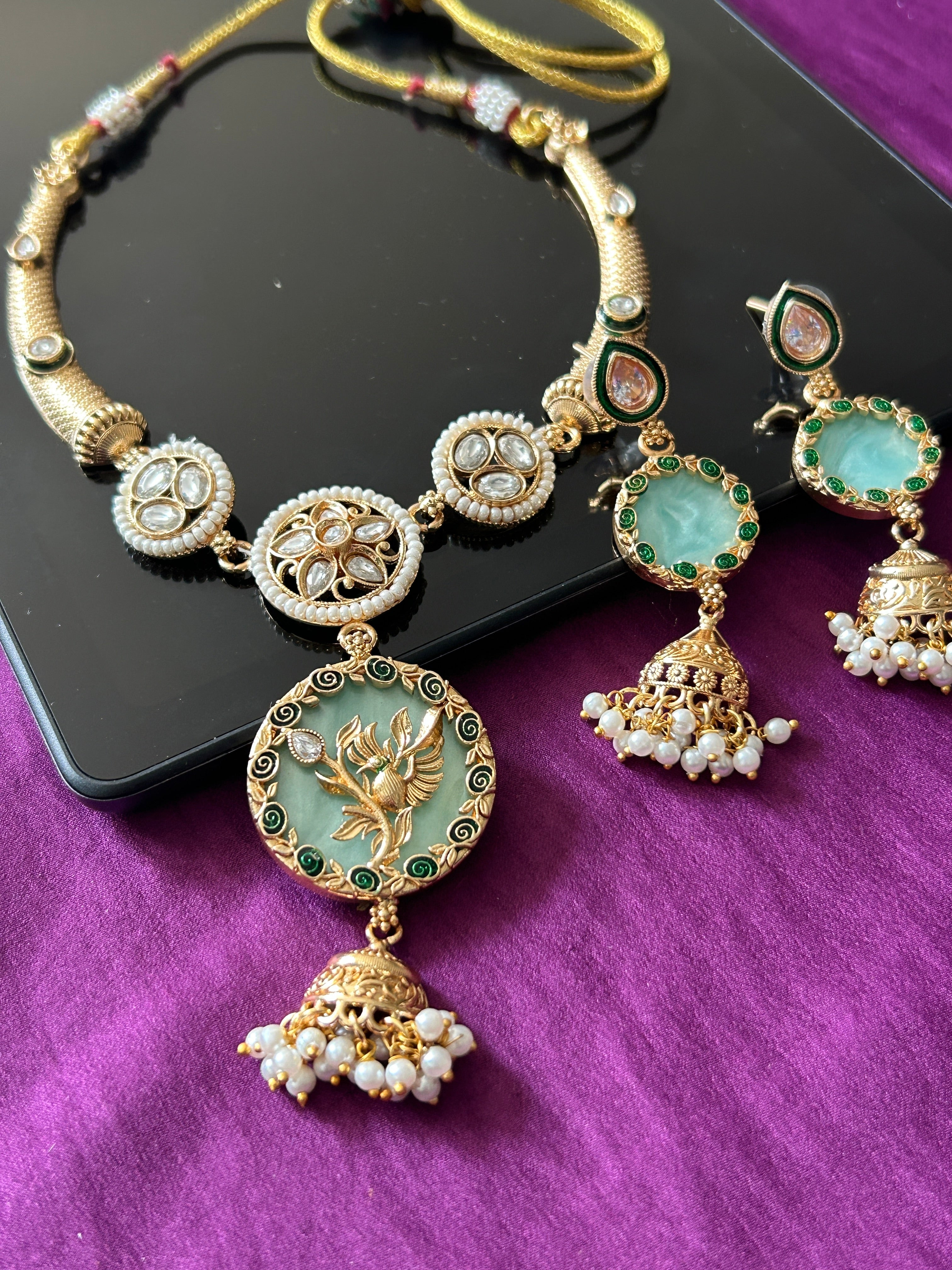 Light green necklace set