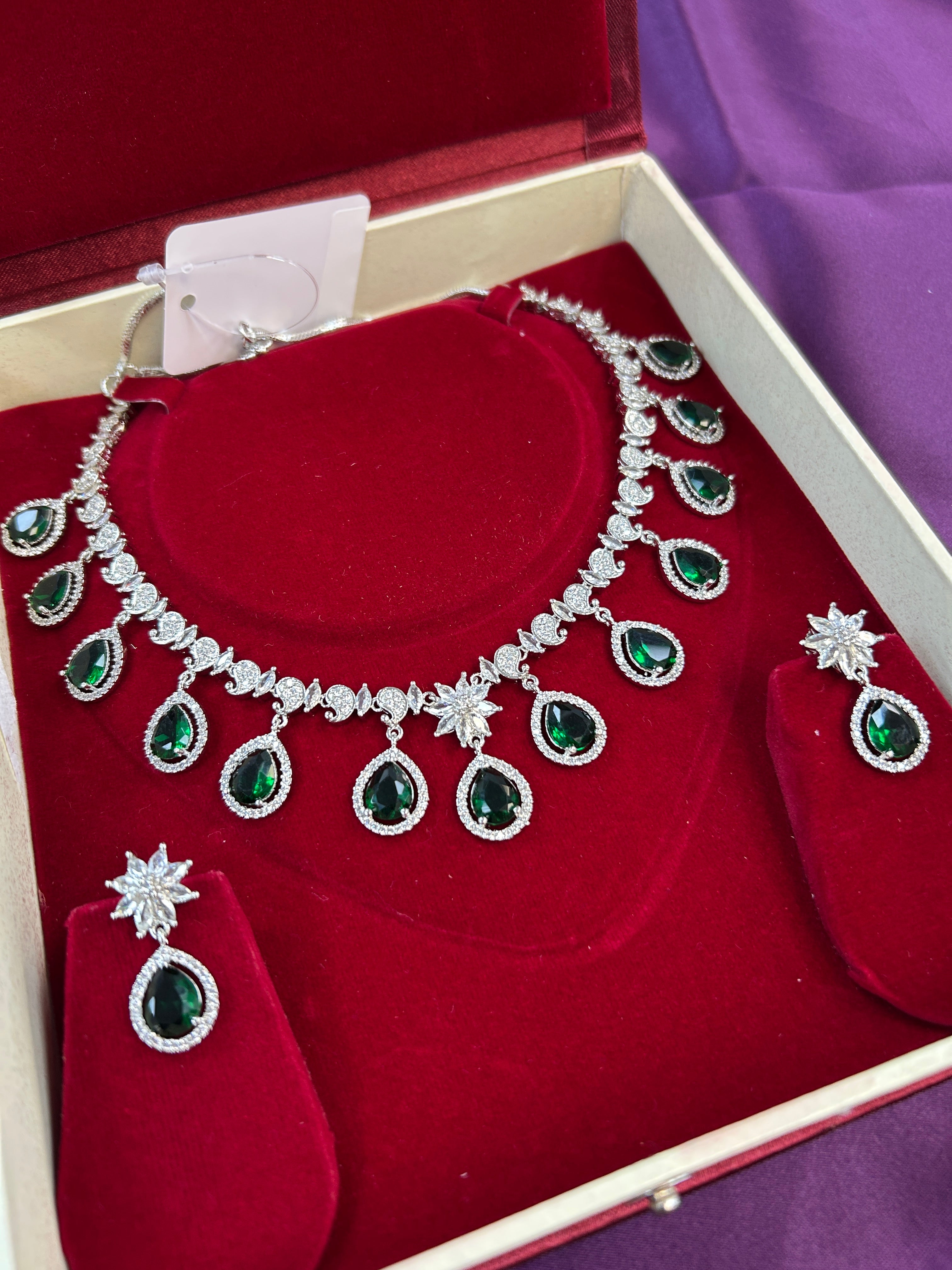 AD green necklace set