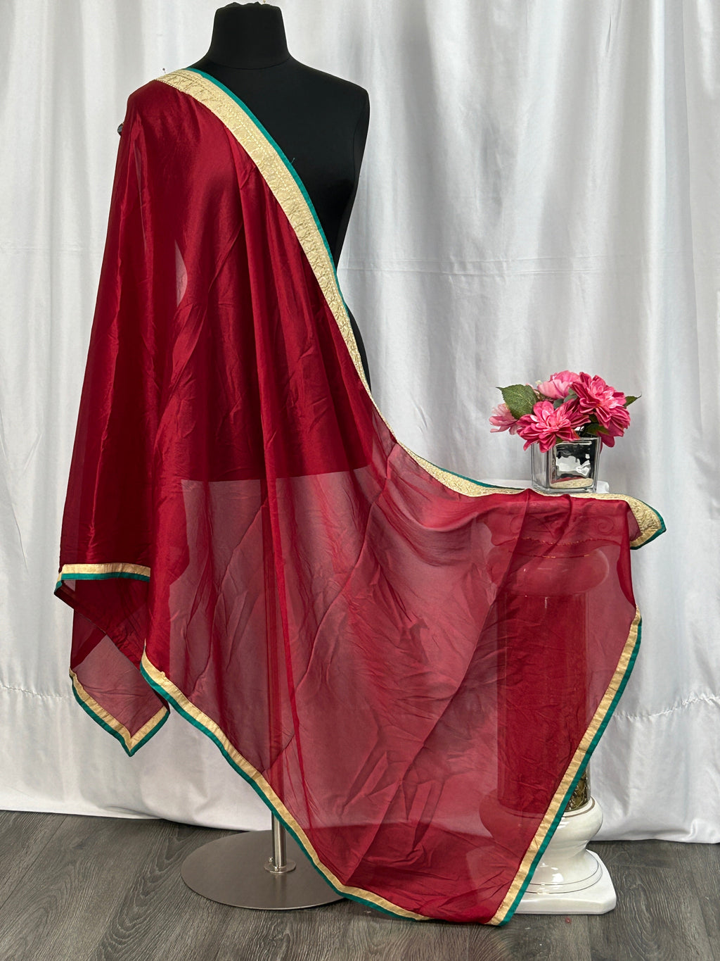 Maroon dupatta: chiffon