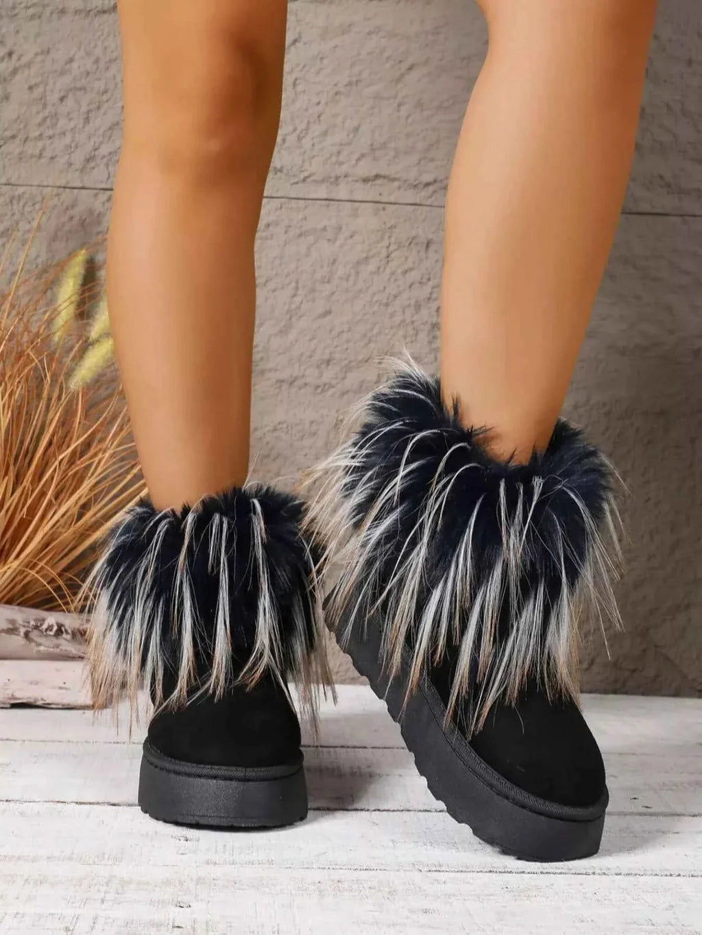 Chic Platform Boots: Round Toe Style