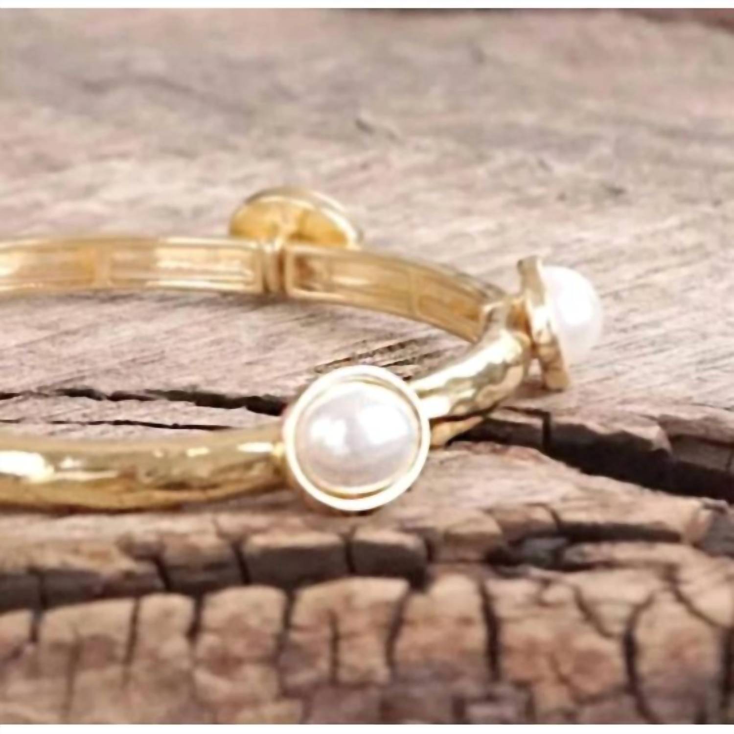 Women's Pearl Hammered Stretch Bangle Bracelet