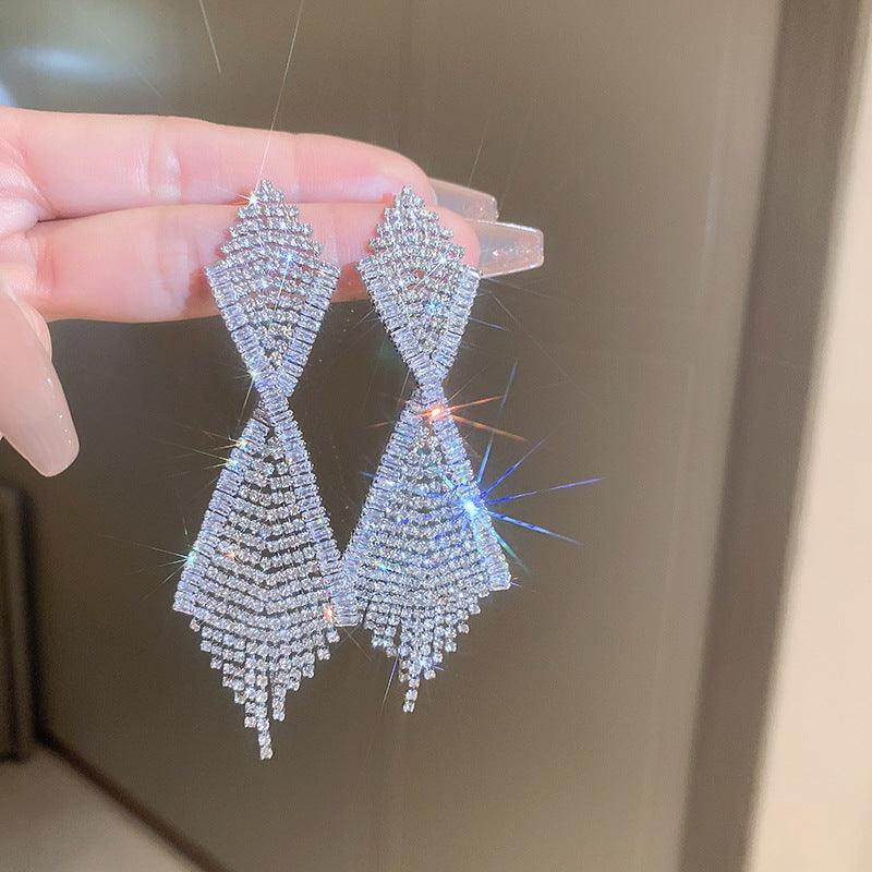 CRYSTAL CLAW