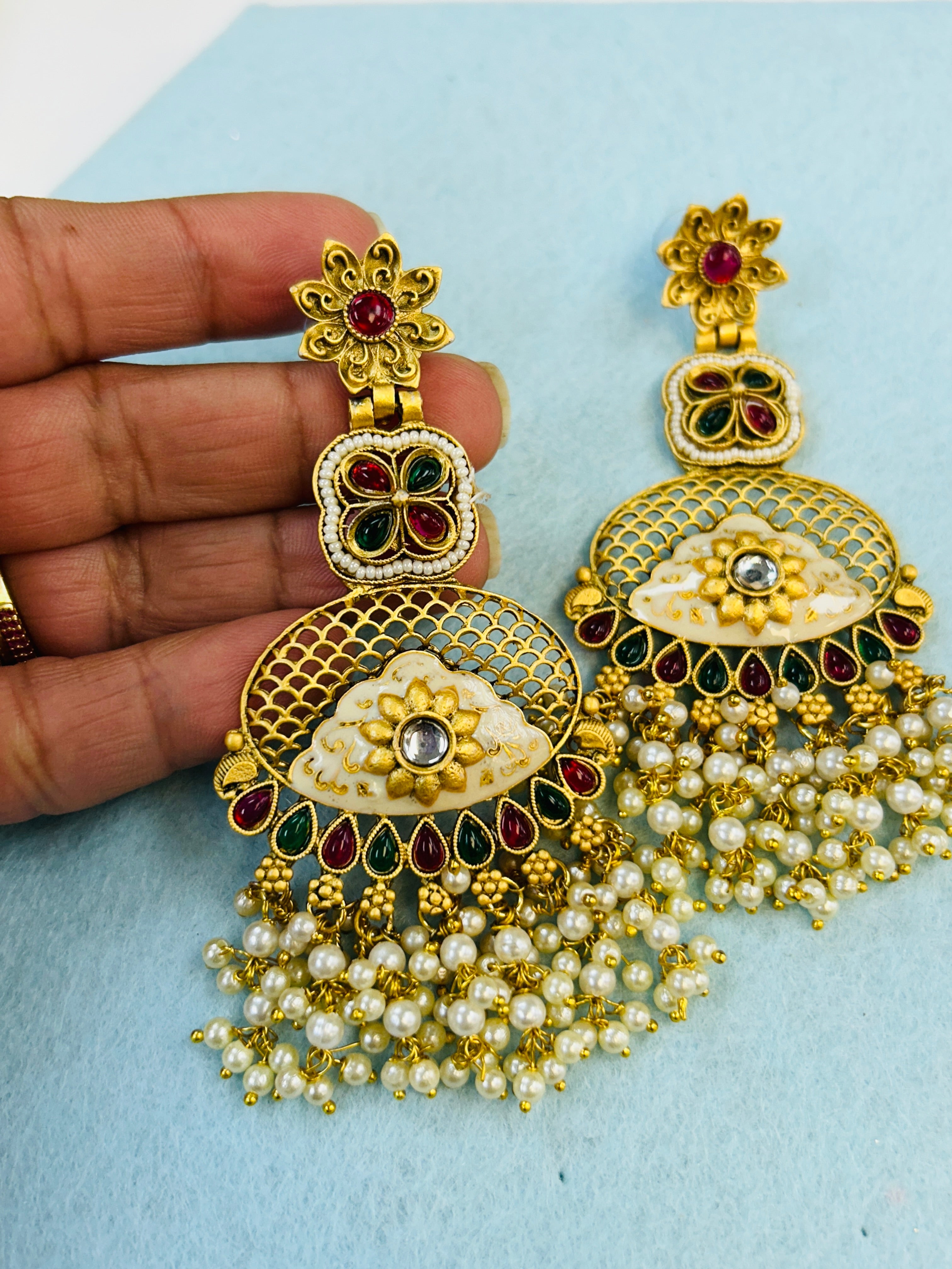 Lightweight earrings