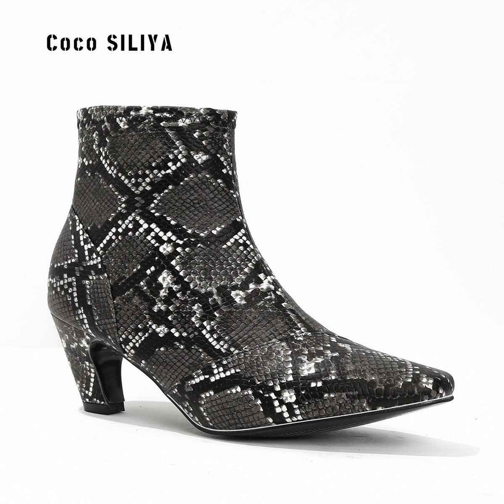Elegant Large Pointed Toe : Thick Heel Boots