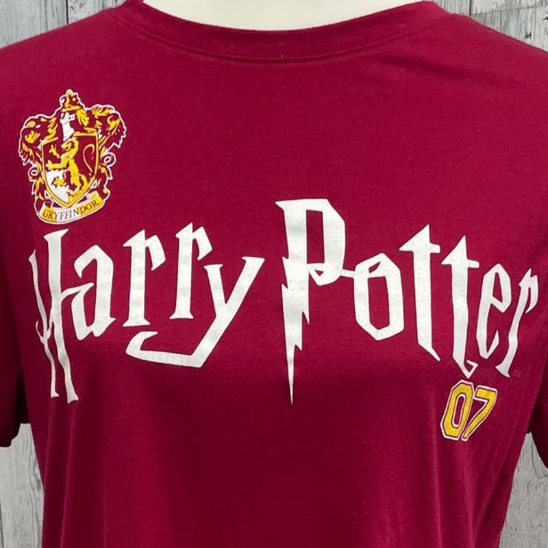 Harry Potter Juniors Size XL Gryffindor Short Sleeve Hi Low Crew Neck Tee Shirt