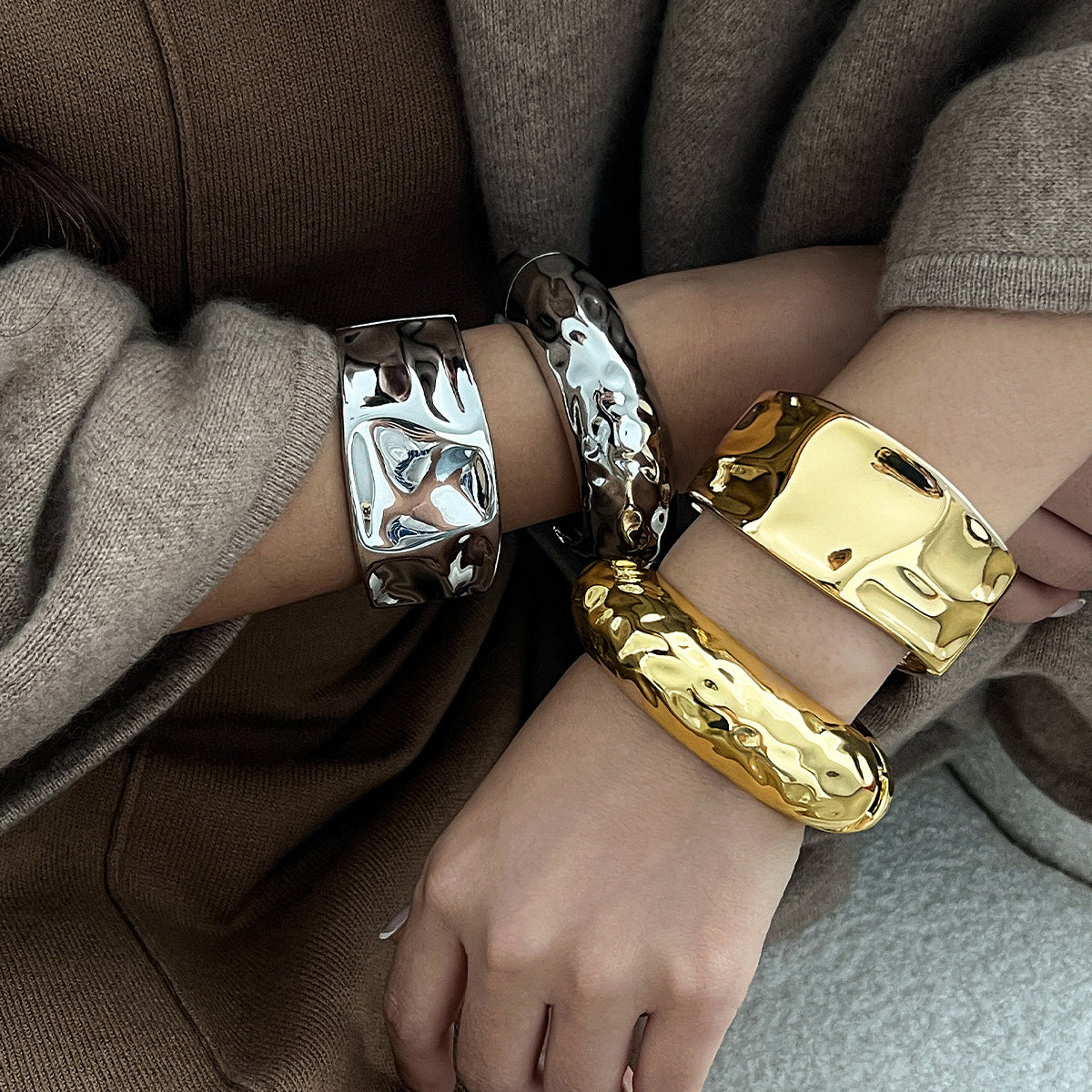 HAMMERED CUFF