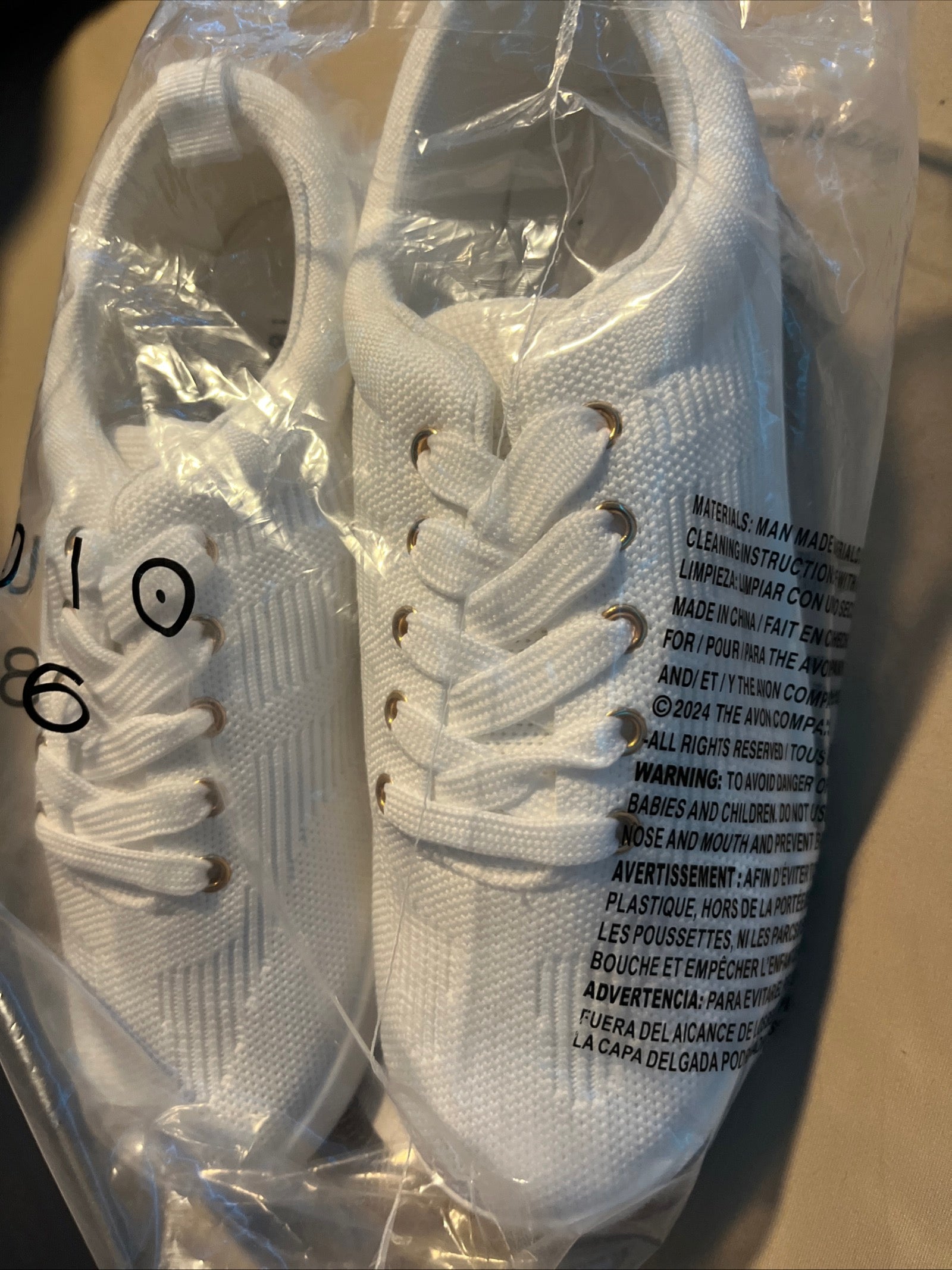 size 8 Avon Studio 1886 white tennis shoes
