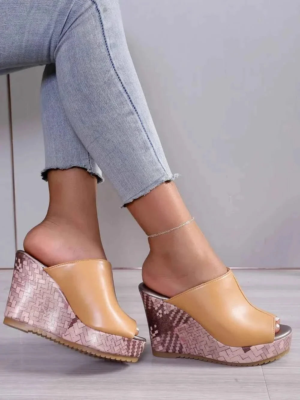High Quality Leather : High Heel Sandals