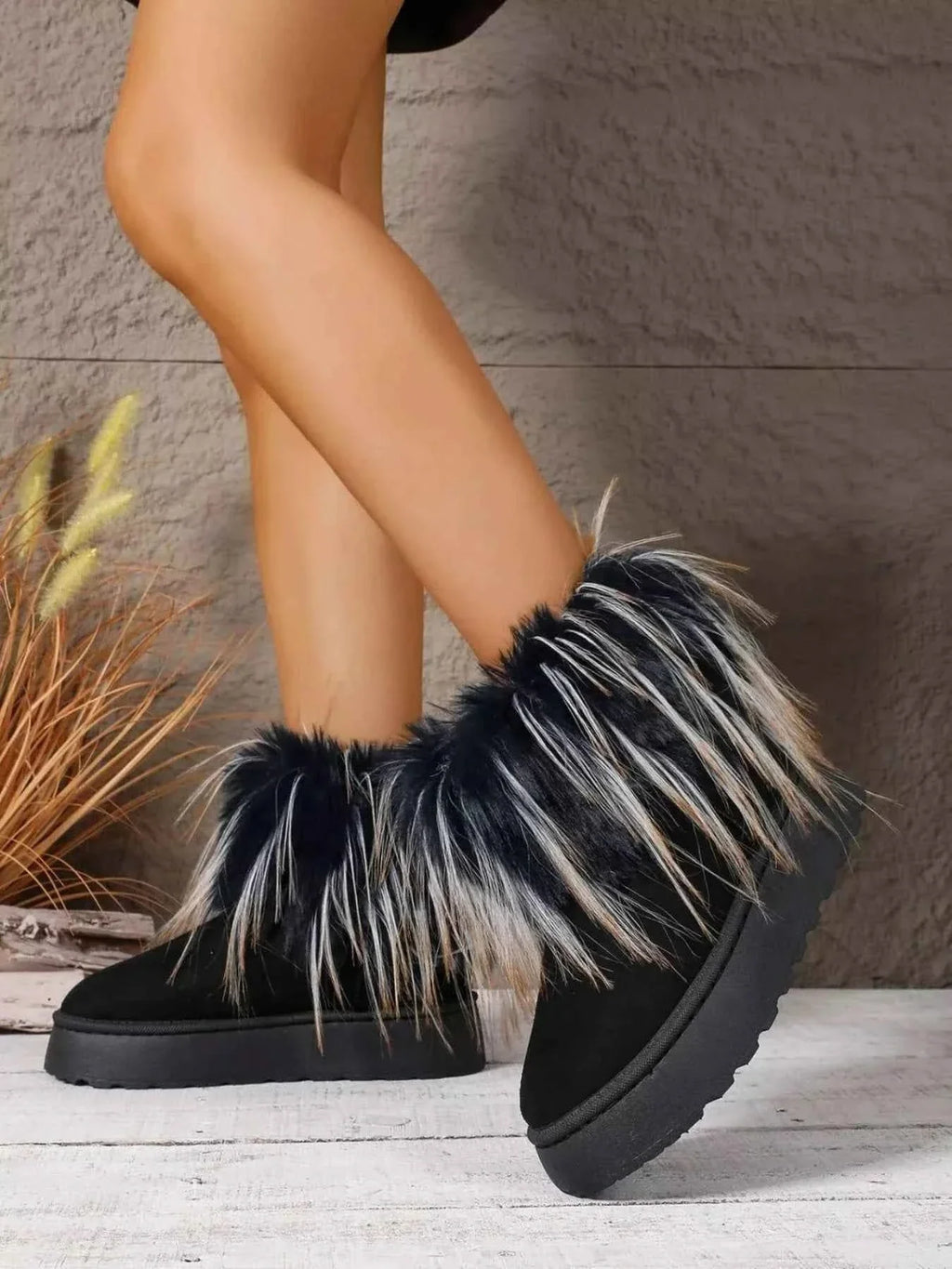 Chic Platform Boots: Round Toe Style