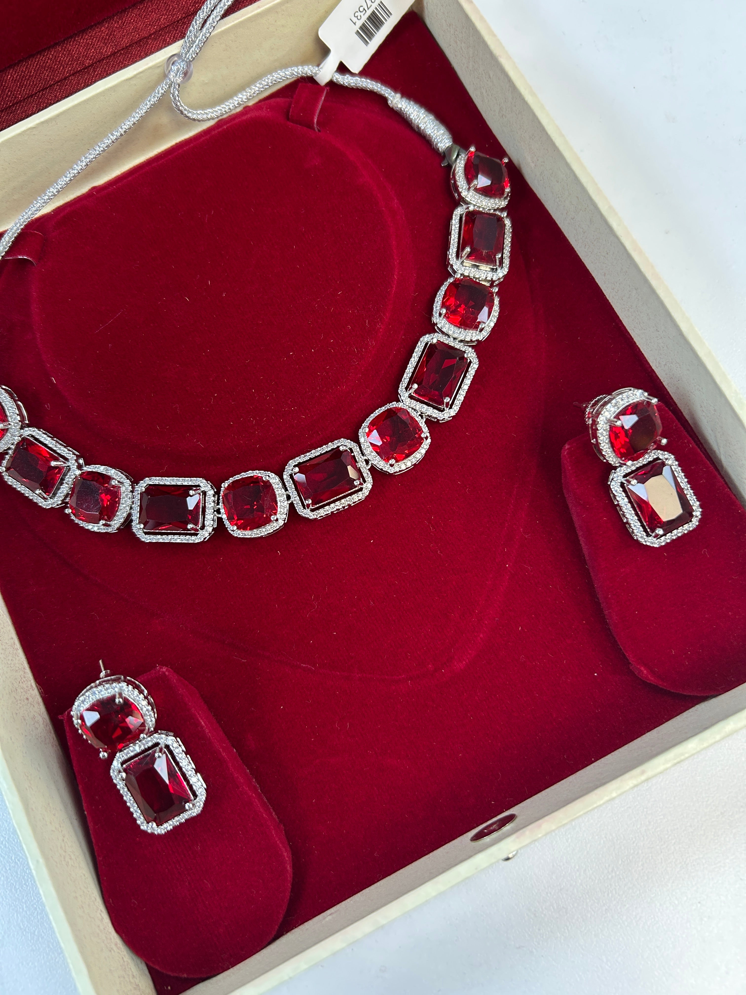 Red AD choker set : necklace set