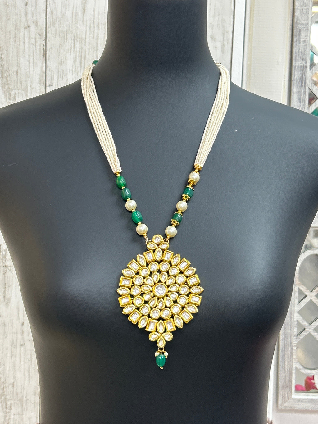 Big pendant kundan necklace