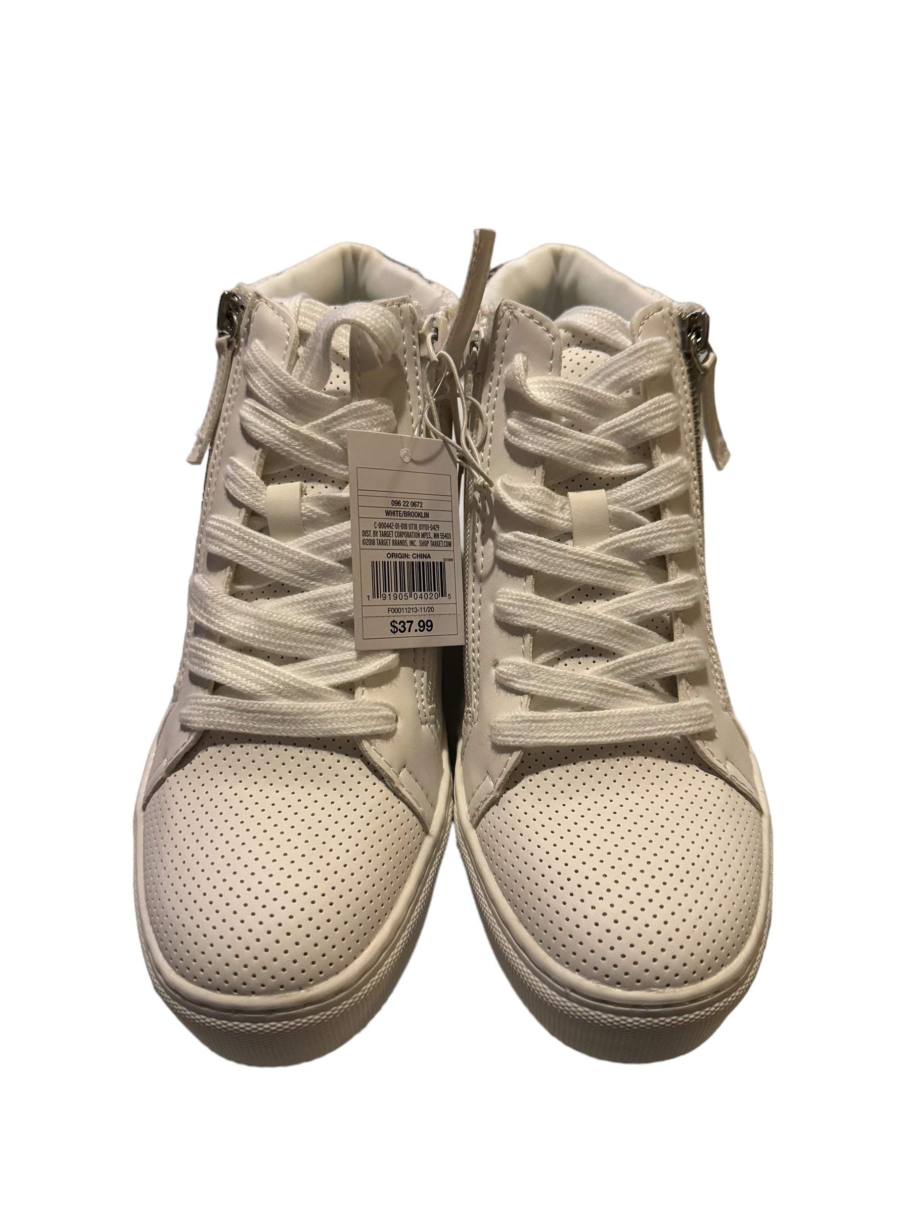 Universal Thread Brooklyn Lace Up Sneakers NEW Size 8.5 White