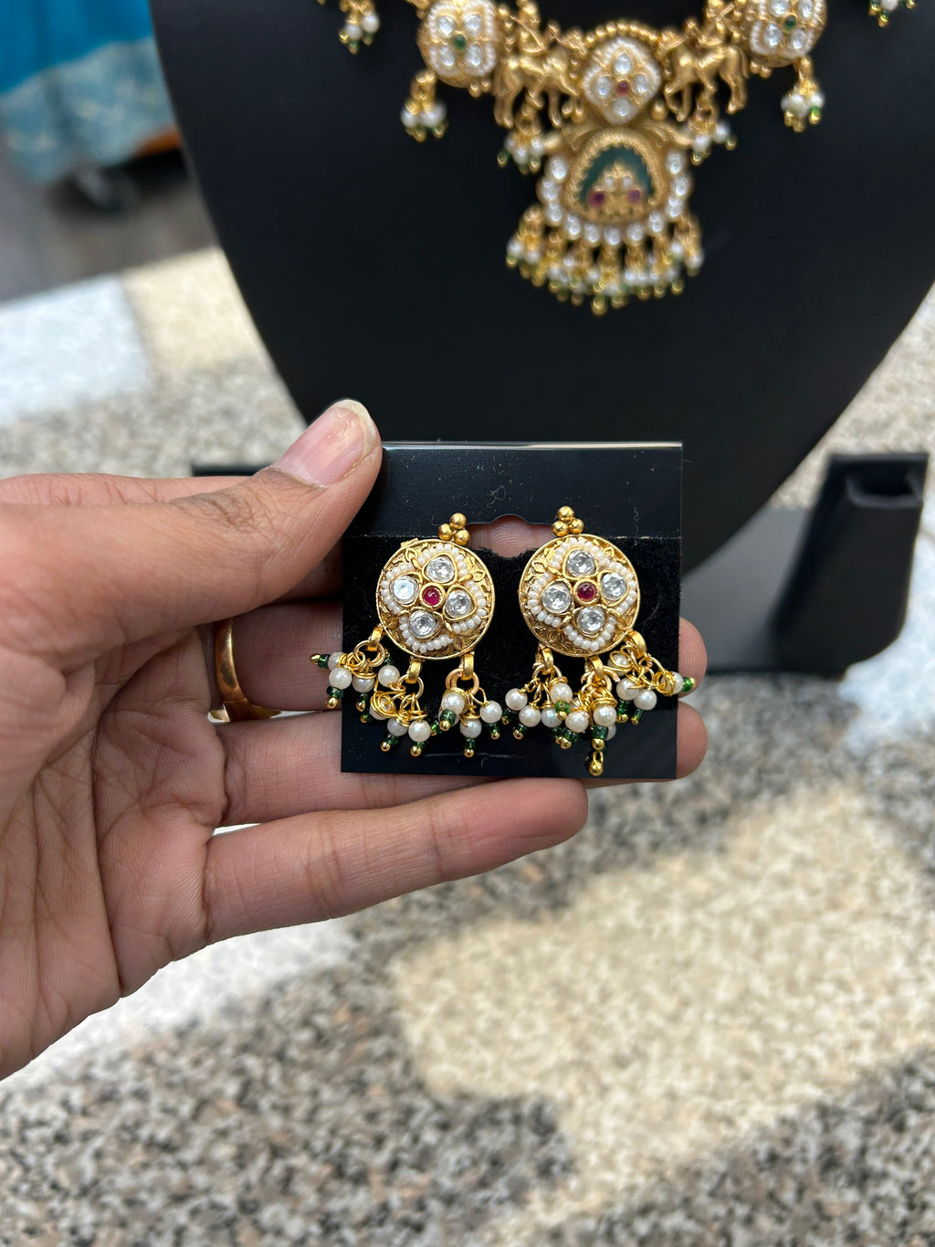 Kundan neck set
