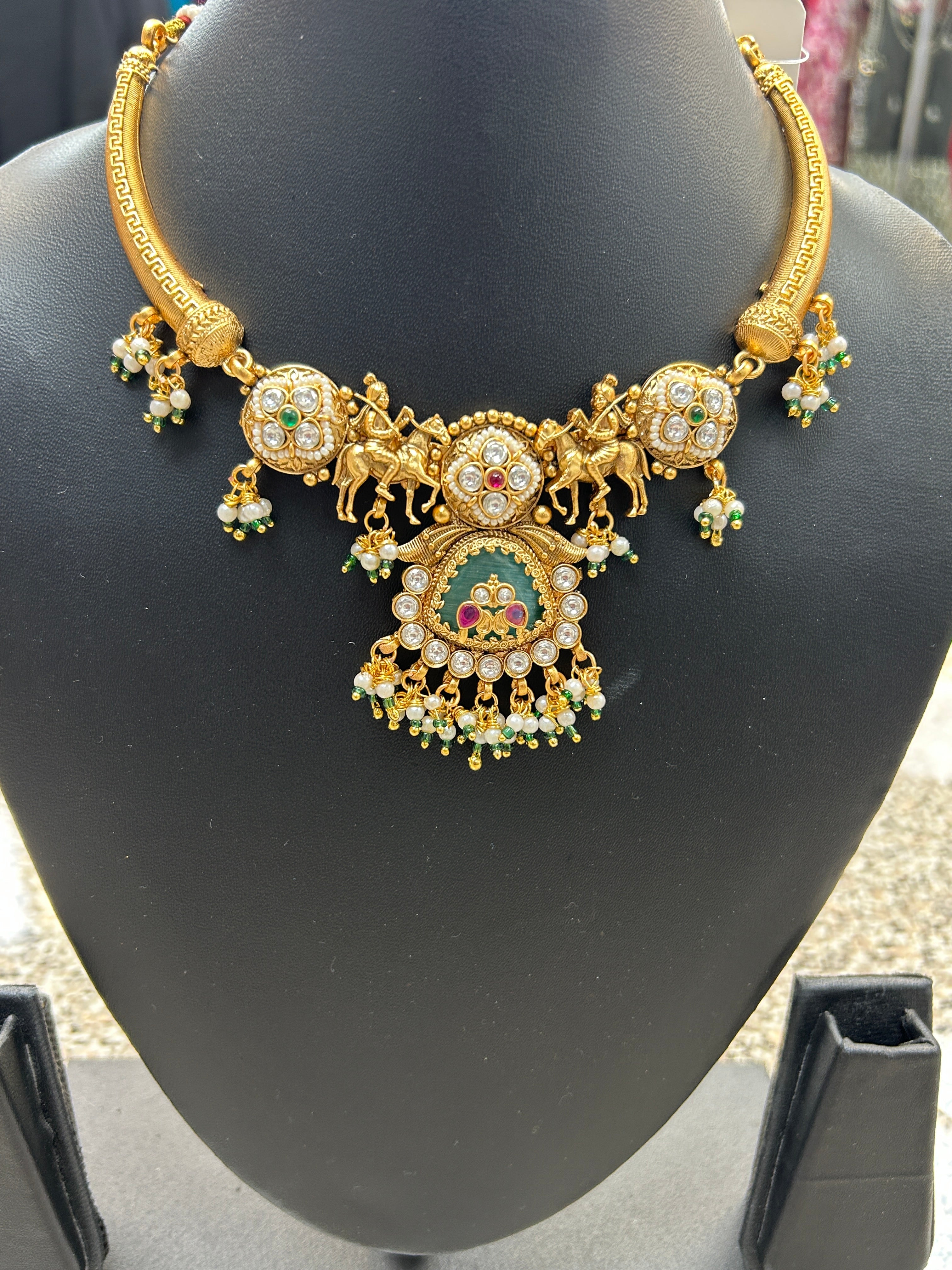 Kundan neck set