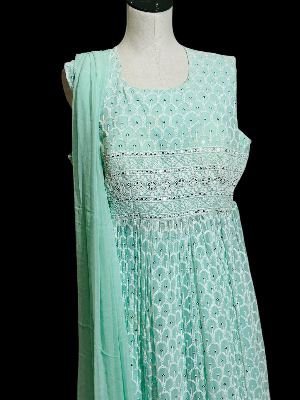 Chikankari Naira Kurti set