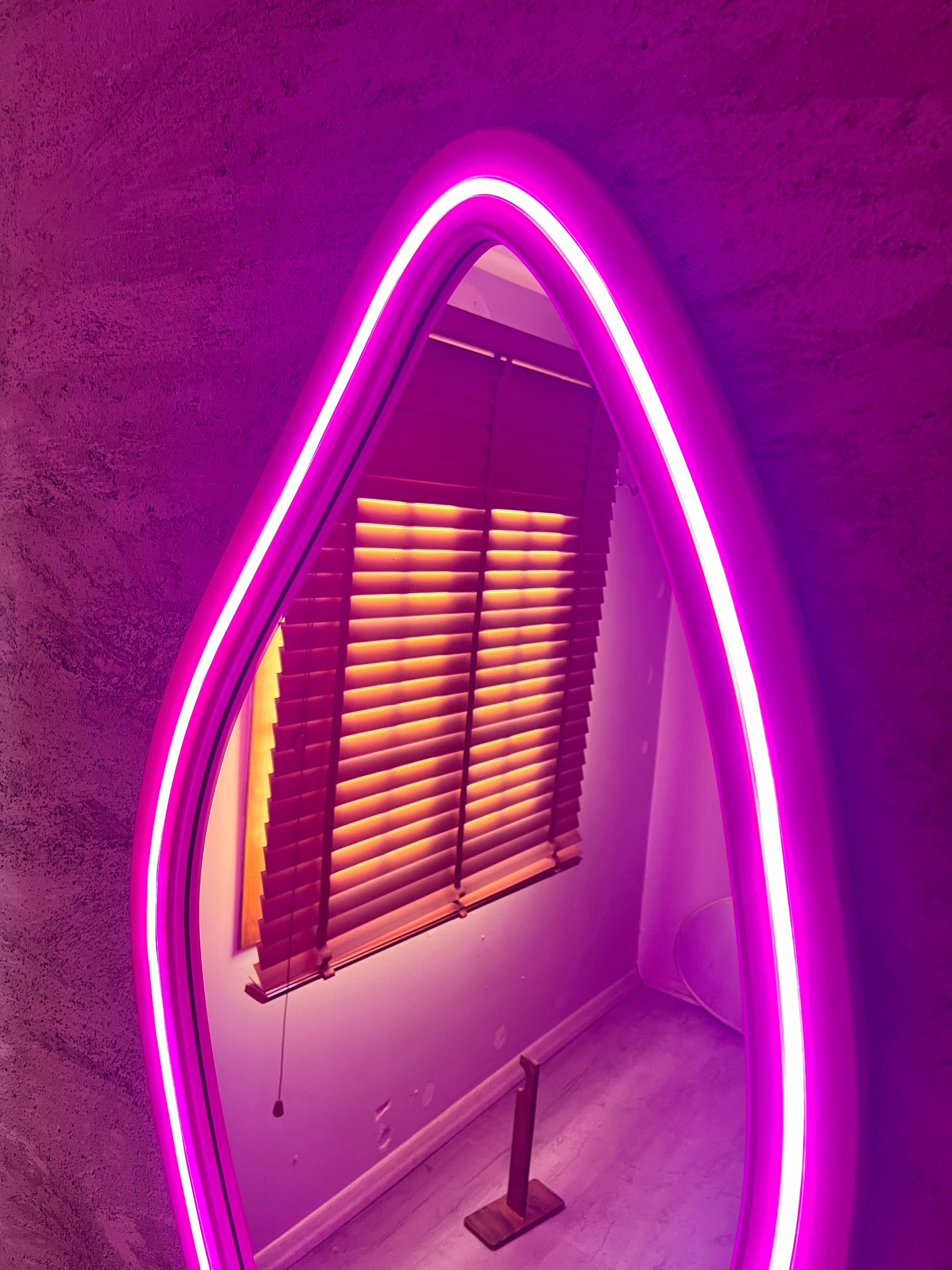Neon LED Wavy Wall Mirror – Modern Irregular Shape MDF Frame Mirror | Decorative Accent for Bedroom & Living Room