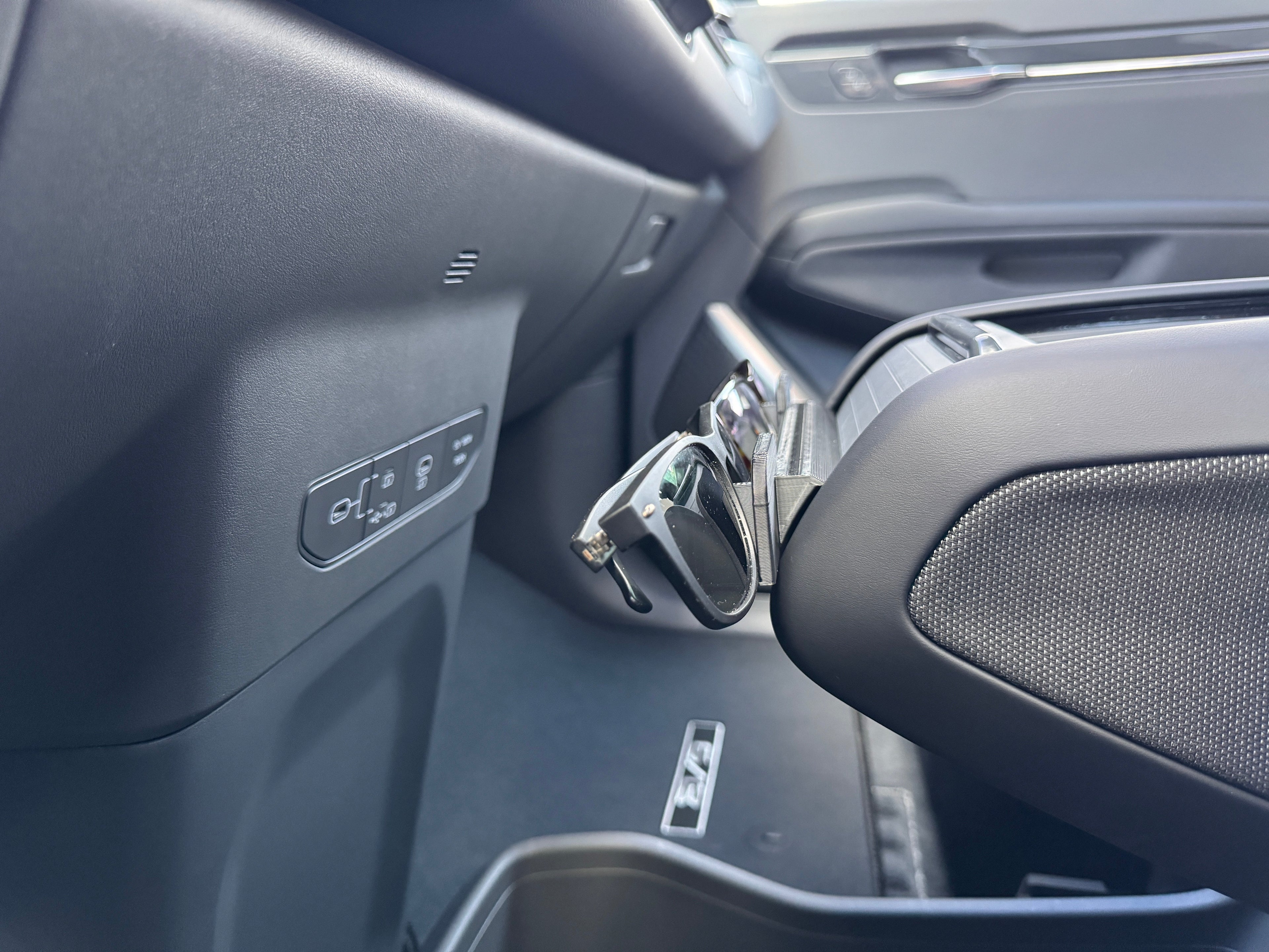 EV9 Glasses Holder