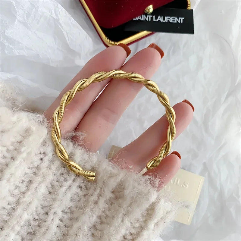 Lux SS Twist Bracelet