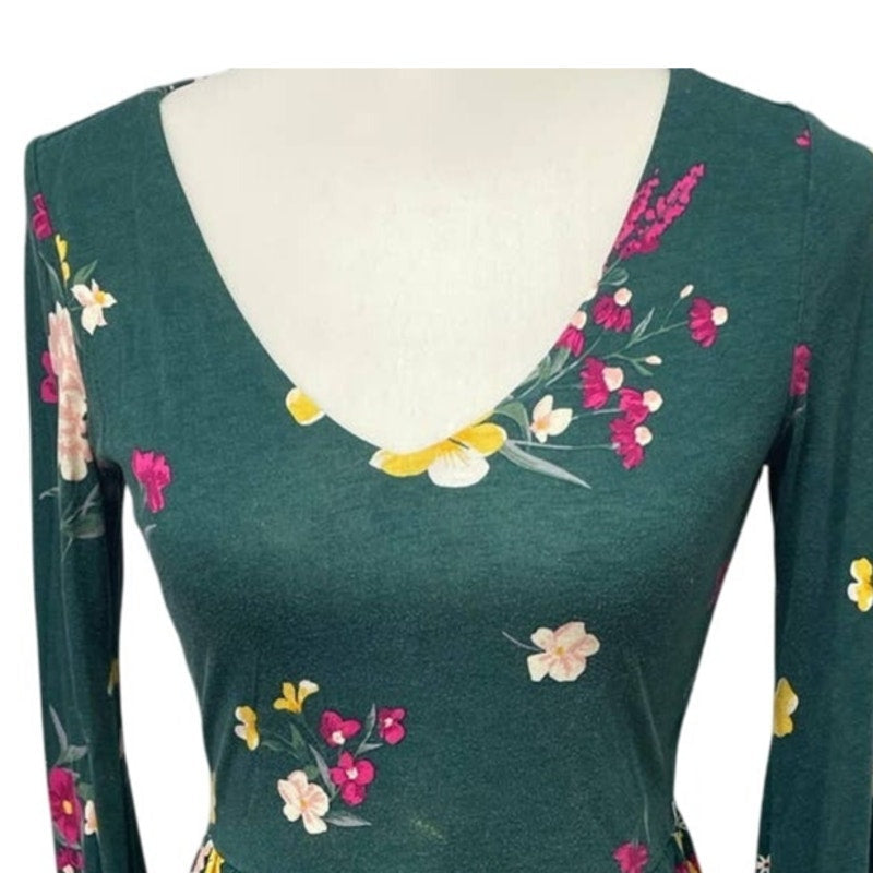 Old Navy XS Long Sleeve Deep V-Neck Rayon Blend Fit & Flare Green Floral Dress