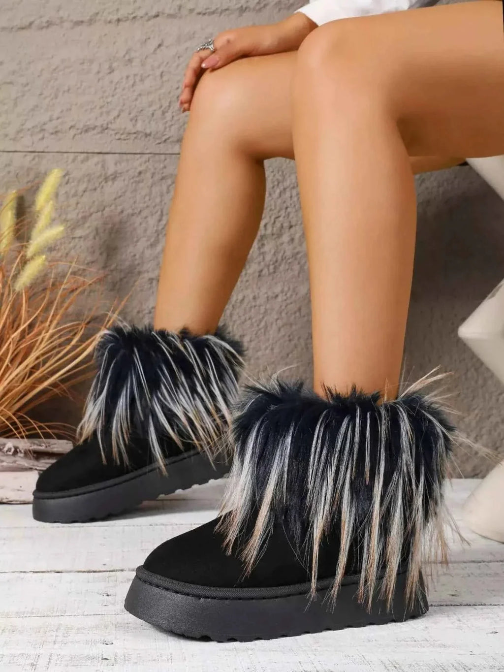 Chic Platform Boots: Round Toe Style
