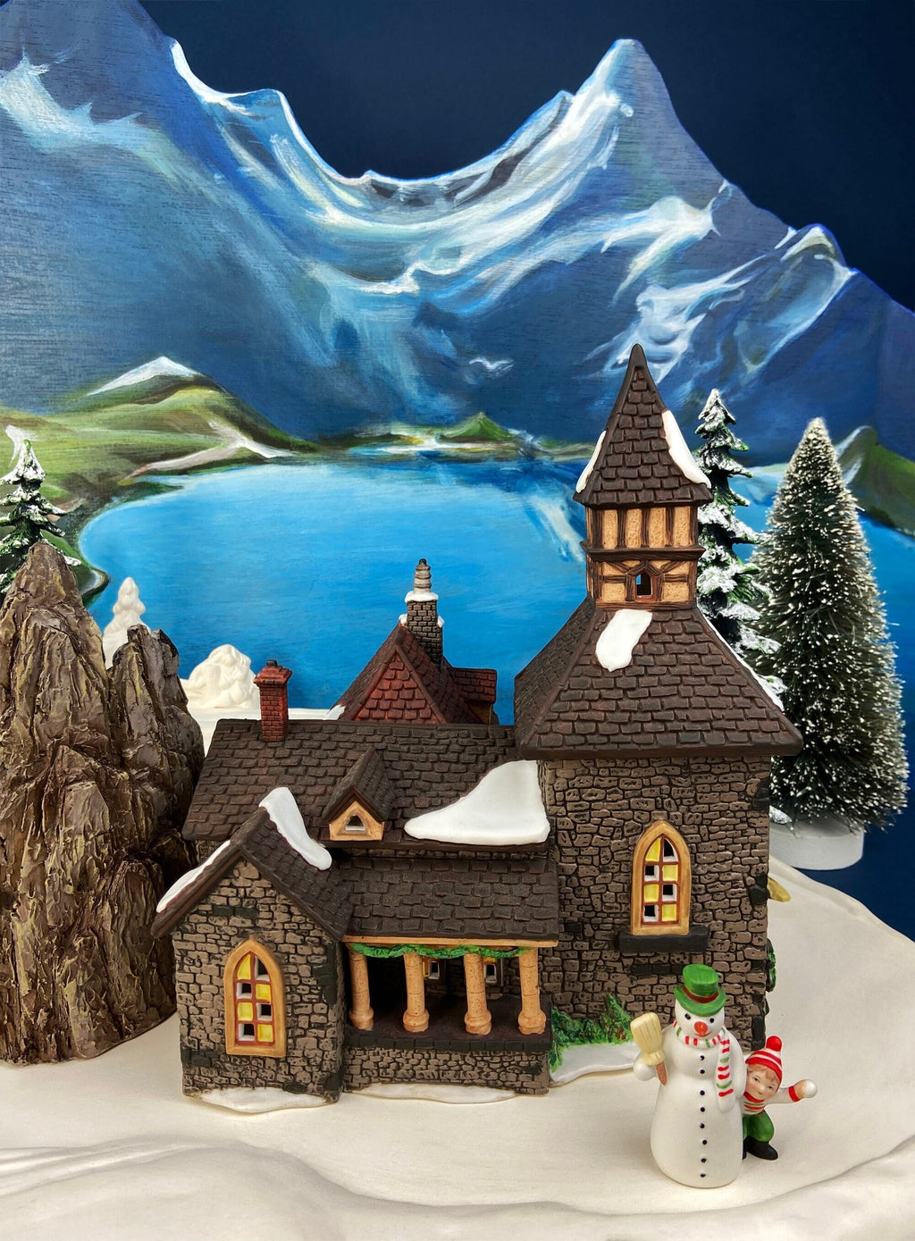 Christmas Village House by Dept 56.  Illuminated Public House. Sweets. Dickens Village Series. Made in Taiwan. Christmas Village/Diorama.