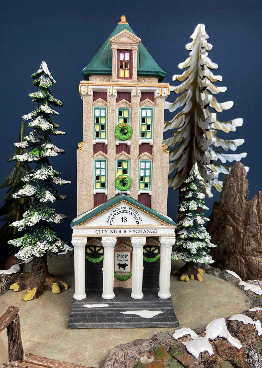 Christmas Village House by Department 56. Illuminated Brokerage House/Stock Exchange. Christmas in the City Series.