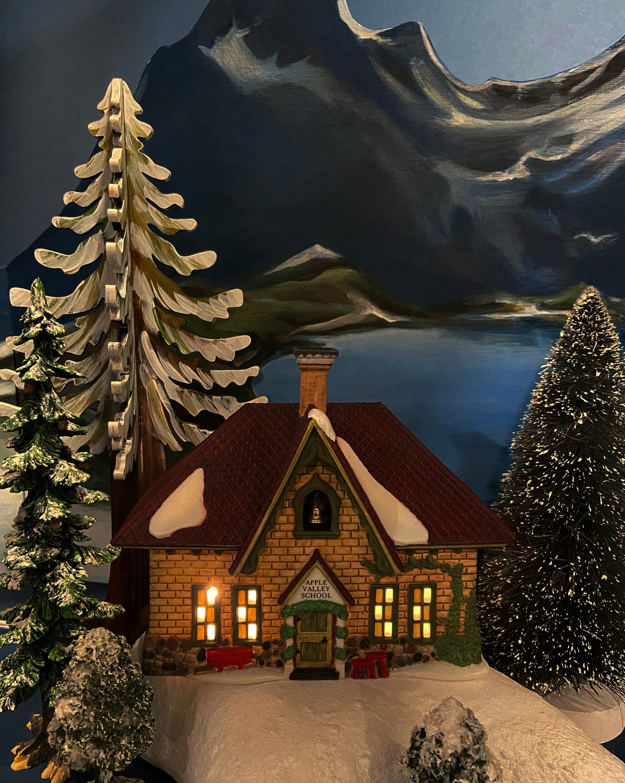 Department 56 Apple Valley School, New England Village Series