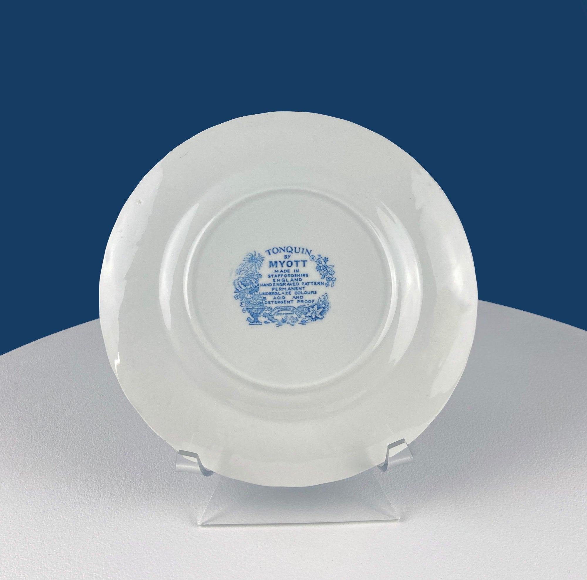 Collection of Fine English Blue White Tableware. 3 Plates & 2 Berry Bowls. Lochs of Scotland. Huddington Court. Tonquin by Mott. Rustic Home