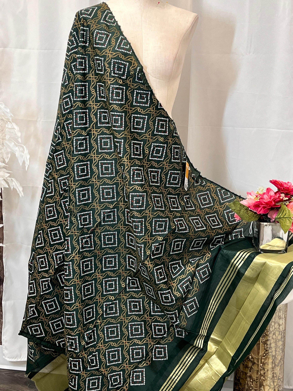 Cotton bandhani dupatta with lagdi patta
