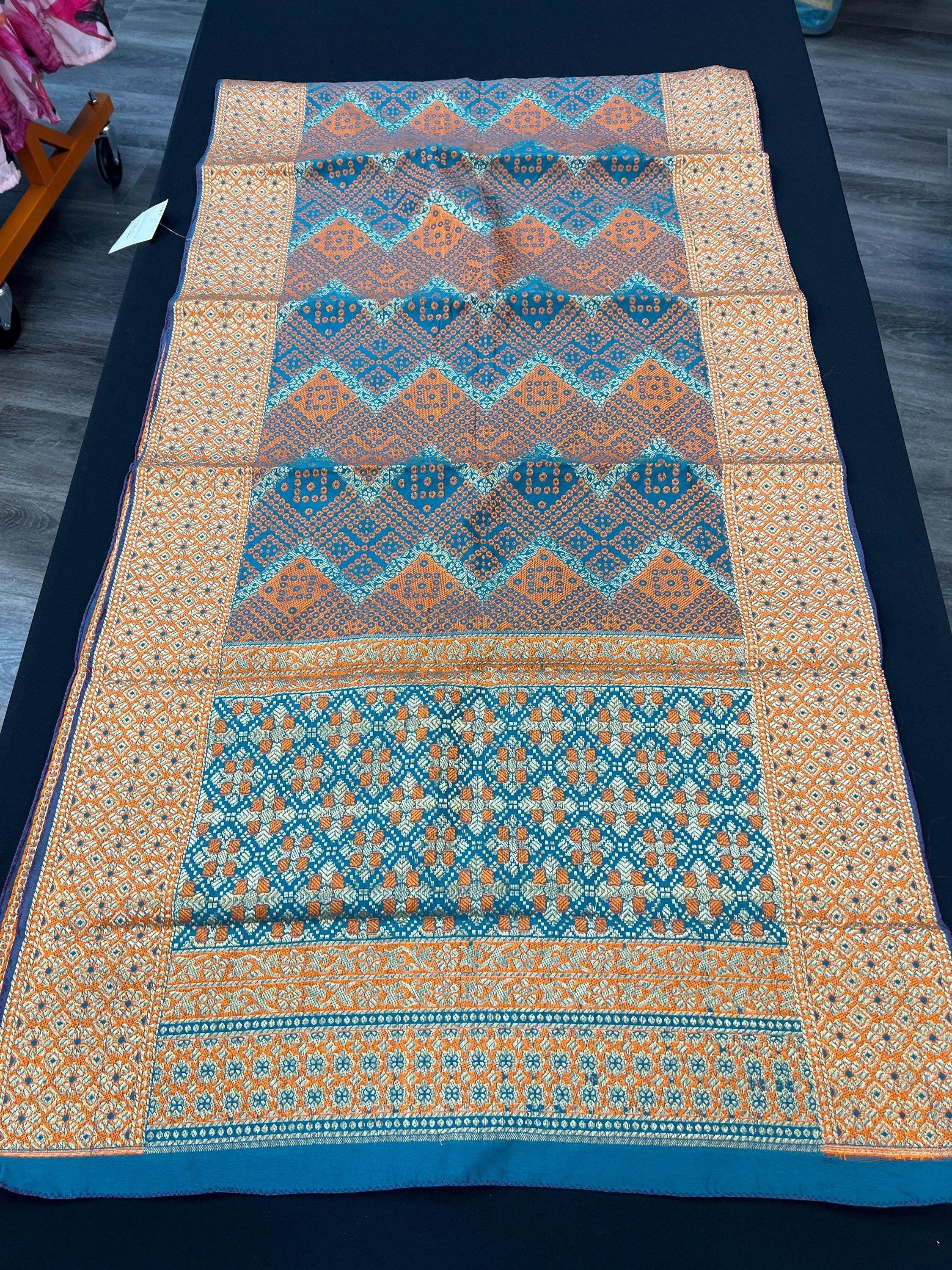 Weaving silk dupatta