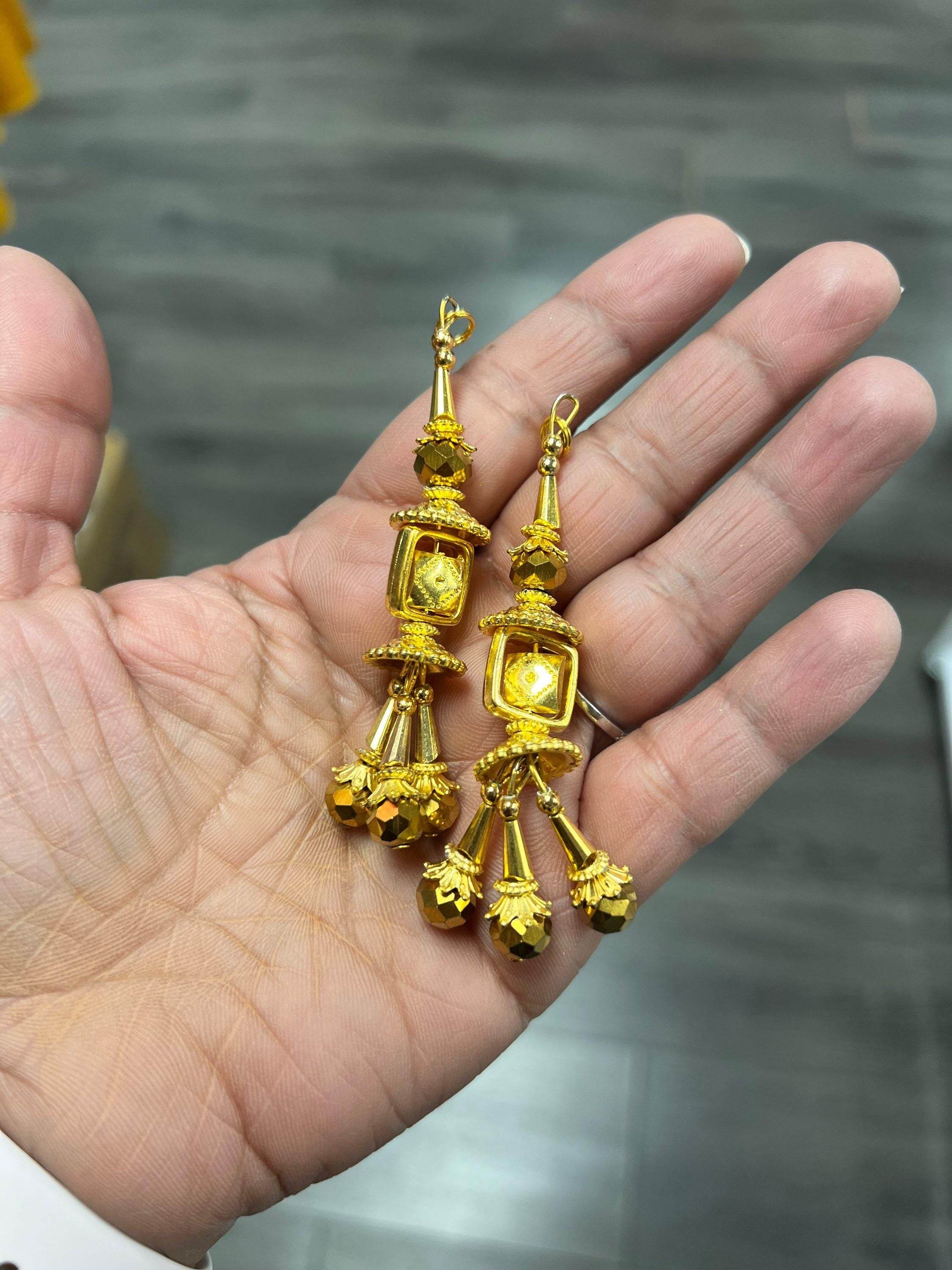 Golden latkans