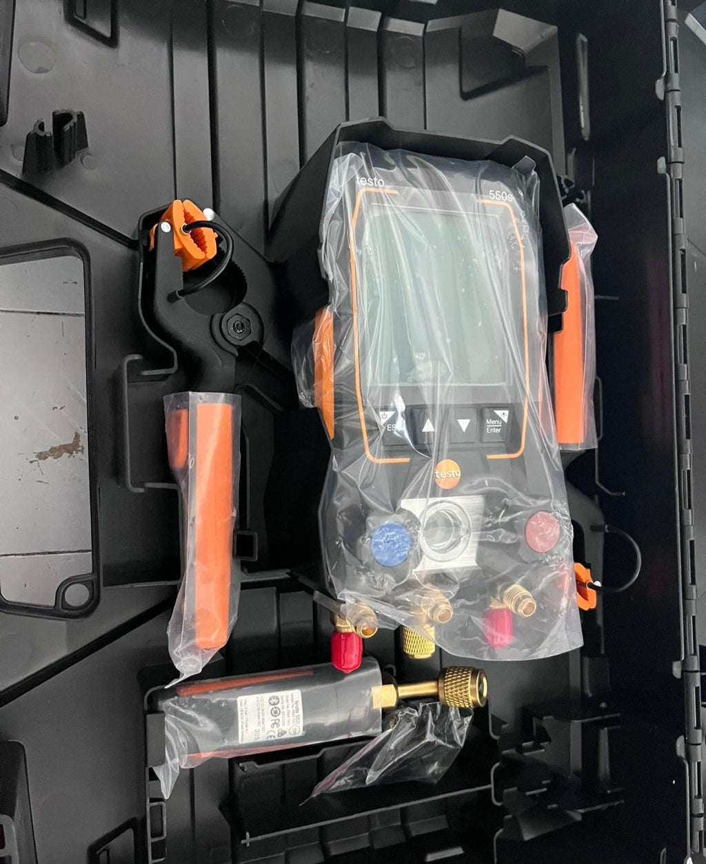 Open Box testo 550s AC Manifold Gauge Set - Manifold Gauges Hvac and Refrigeration - Incl. 2x testo 115i Pipe Clamp Thermometer, 1x testo 552i Micron