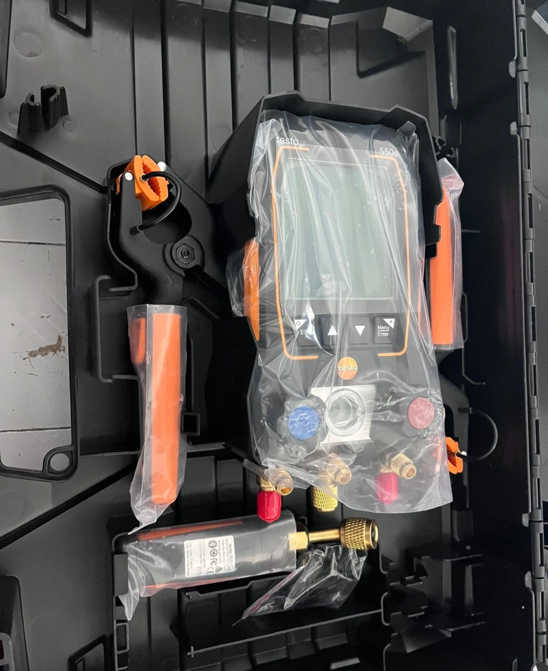 Open Box testo 550s AC Manifold Gauge Set - Manifold Gauges Hvac and Refrigeration - Incl. 2x testo 115i Pipe Clamp Thermometer, 1x testo 552i Micron