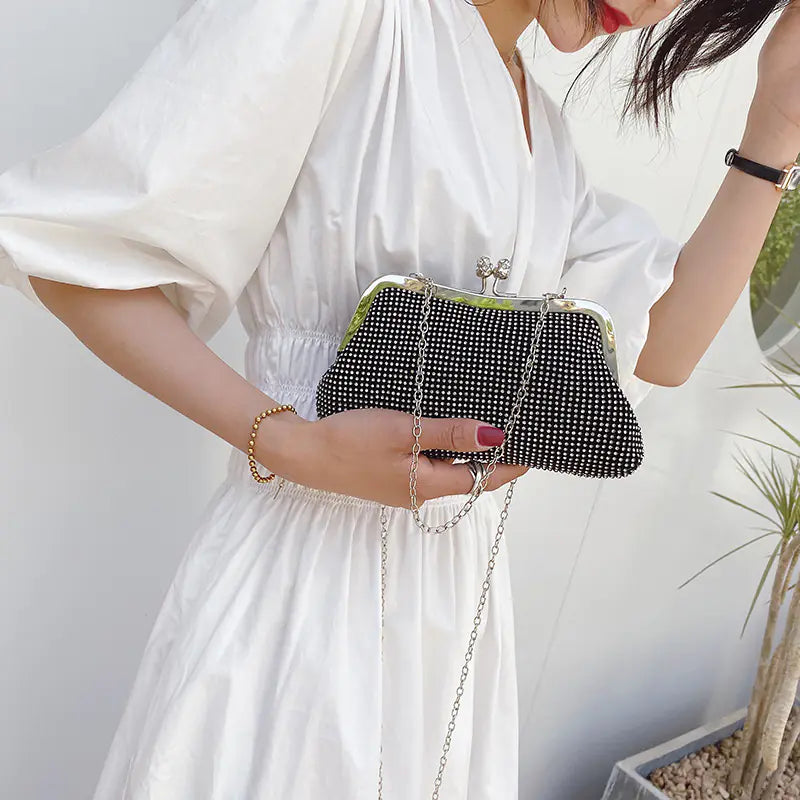 Crossbody Clip Chain Bag for Stylish Outings